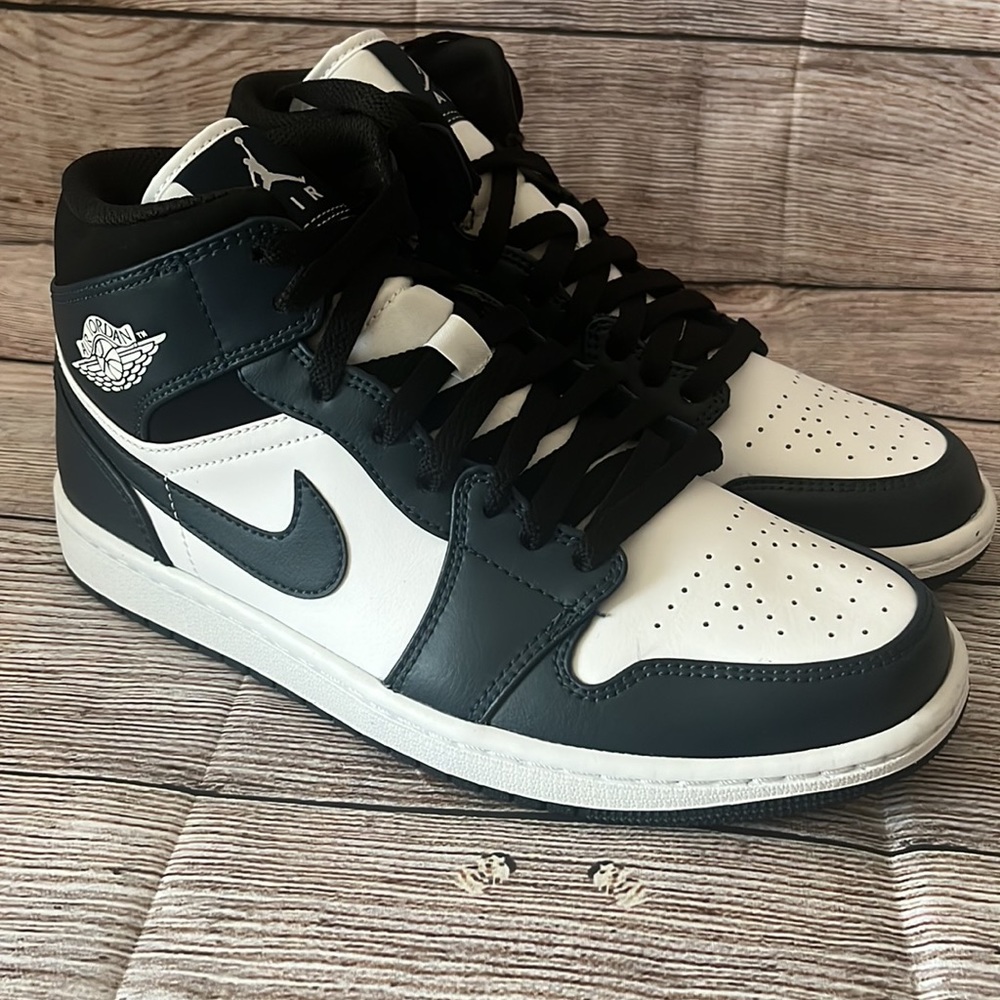 Air Jordan 1 Mid Armory Navy